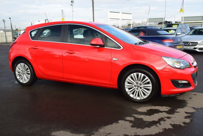 Vauxhall Astra 1.4i Excite 5dr Hatchback Petrol Red