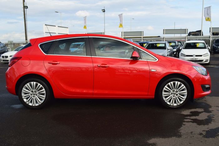 Vauxhall Astra 1.4i Excite 5dr Hatchback Petrol Red