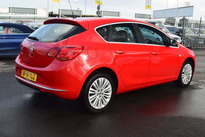 Vauxhall Astra 1.4i Excite 5dr Hatchback Petrol Red