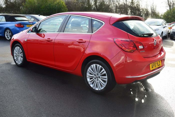 Vauxhall Astra 1.4i Excite 5dr Hatchback Petrol Red