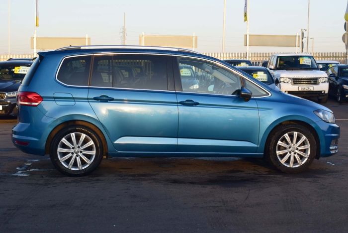 Volkswagen Touran 2.0 TDI BlueMotion Tech SEL (s/s) 5dr MPV Diesel Blue