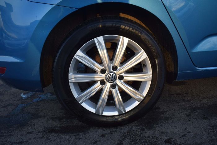 Volkswagen Touran 2.0 TDI BlueMotion Tech SEL (s/s) 5dr MPV Diesel Blue