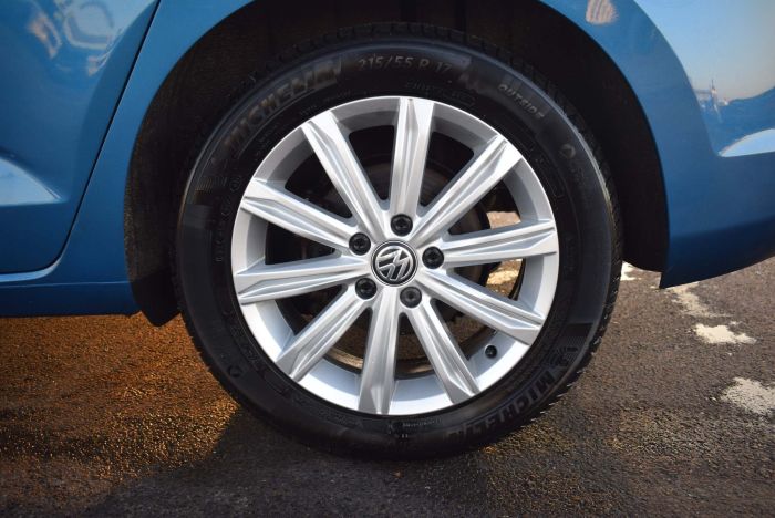 Volkswagen Touran 2.0 TDI BlueMotion Tech SEL (s/s) 5dr MPV Diesel Blue