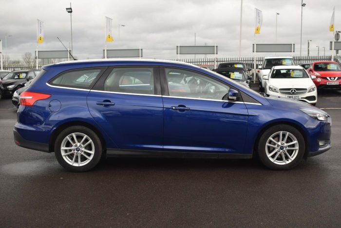 Ford Focus 1.5 TDCi Zetec (s/s) 5dr Estate Diesel Blue