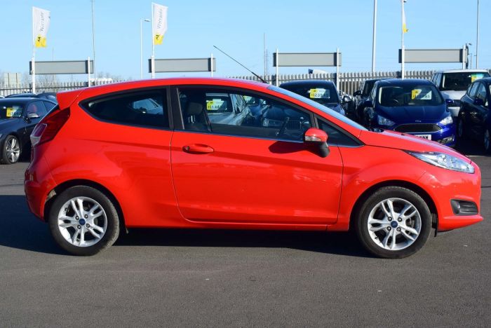 Ford Fiesta 1.25 Zetec 3dr Hatchback Petrol Red