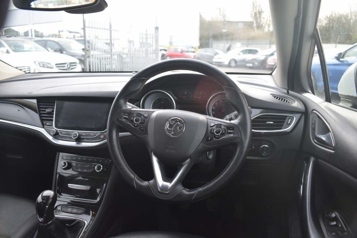 Vauxhall Astra 1.6 CDTi ecoFLEX Elite Nav (s/s) 5dr Hatchback Diesel White