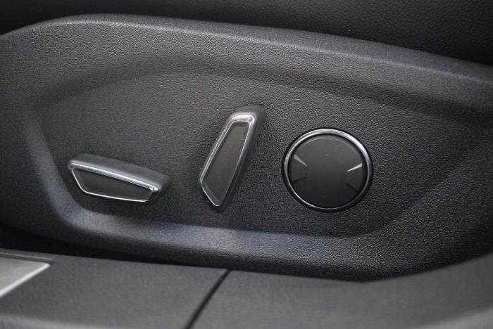 Ford Mondeo 2.0 TDCi Titanium Powershift (s/s) 5dr Auto Hatchback Diesel Silver
