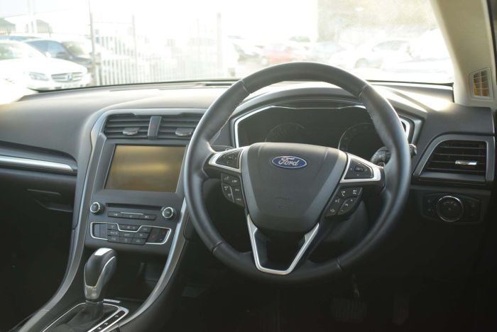 Ford Mondeo 2.0 TDCi Titanium Powershift (s/s) 5dr Auto Hatchback Diesel Silver