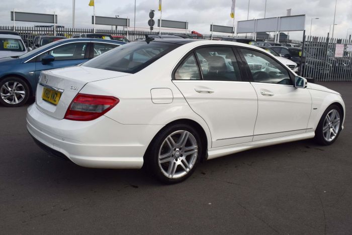 Mercedes-Benz C Class 2.1 C200 CDI BlueEFFICIENCY Sport 4dr Auto Saloon Diesel White