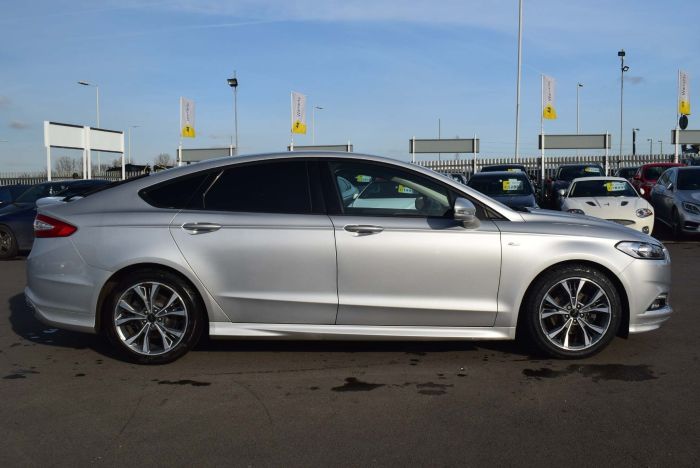 Ford Mondeo 2.0 TDCi ST-Line Powershift (s/s) 5dr Auto Hatchback Diesel Silver