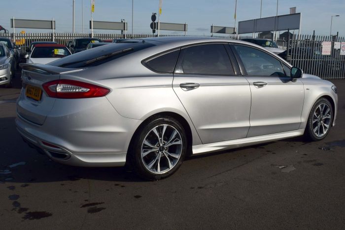 Ford Mondeo 2.0 TDCi ST-Line Powershift (s/s) 5dr Auto Hatchback Diesel Silver