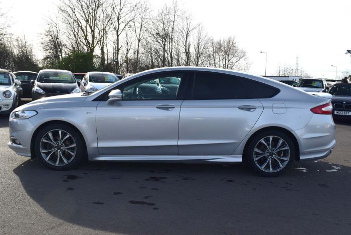 Ford Mondeo 2.0 TDCi ST-Line Powershift (s/s) 5dr Auto Hatchback Diesel Silver