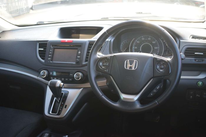 Honda CR-V 2.0 i-VTEC SE-T 4x4 5dr (SD Navi) Auto SUV Petrol White