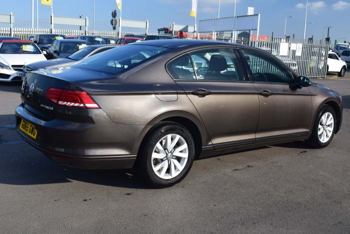 Volkswagen Passat 2.0 TDI BlueMotion Tech S DSG (s/s) 4dr Auto Saloon Diesel Brown