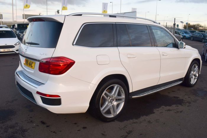 Mercedes-Benz GL Class 3.0 GL350 CDI BlueTEC AMG Sport 4MATIC (s/s) 5dr Auto SUV Diesel White