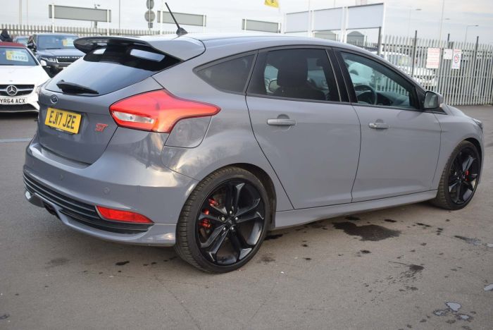 Ford Focus 2.0T EcoBoost ST-3 (s/s) 5dr Hatchback Petrol Grey