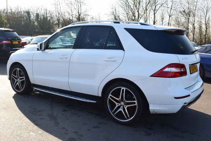 Mercedes-Benz M Class 3.0 ML350 CDI BlueTEC AMG Line (Premium Plus) 7G-Tronic Plus 4MATIC 5dr Au SUV Diesel White