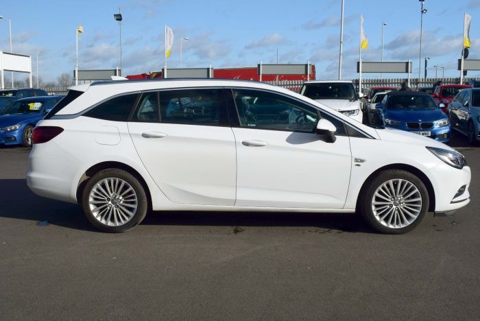 Vauxhall Astra 1.6 CDTi Elite Nav Sports Tourer Auto 5dr Estate Diesel White