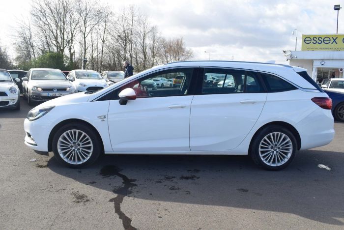 Vauxhall Astra 1.6 CDTi Elite Nav Sports Tourer Auto 5dr Estate Diesel White