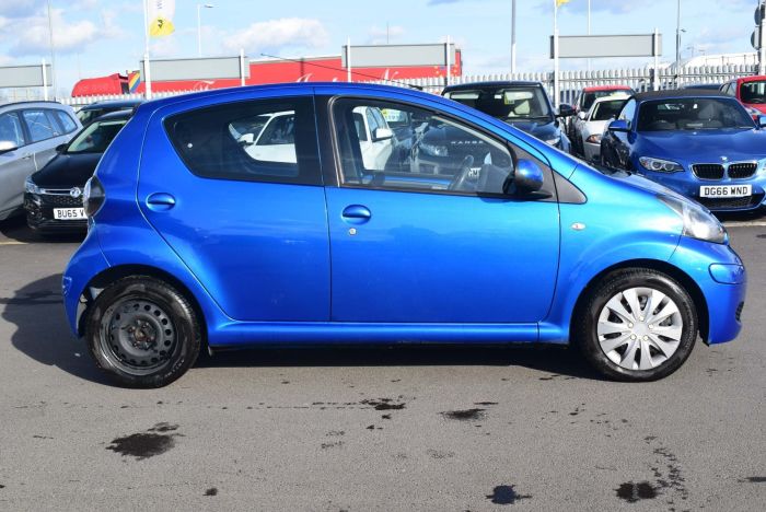 Toyota Aygo 1.0 VVT-i Blue Blue Multimode 5dr Auto Hatchback Petrol Blue