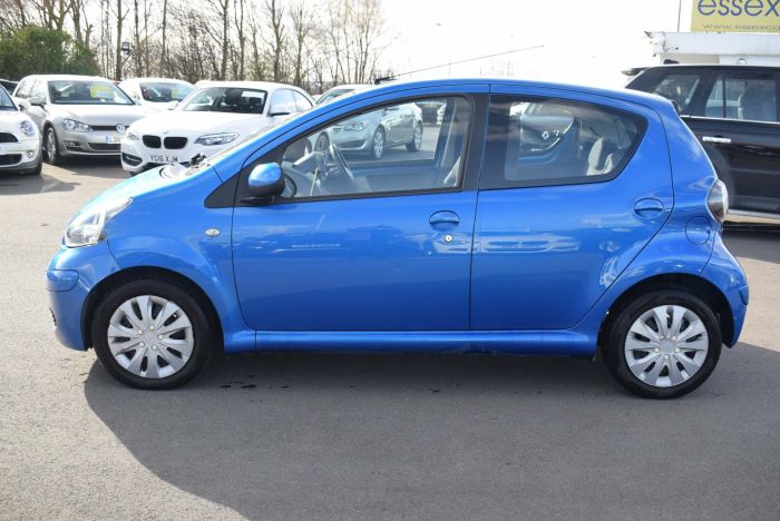 Toyota Aygo 1.0 VVT-i Blue Blue Multimode 5dr Auto Hatchback Petrol Blue