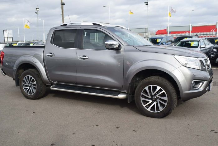 Nissan Navara 2.3 dCi Tekna Double Cab Pickup Auto 4WD 4dr Pickup Diesel Grey