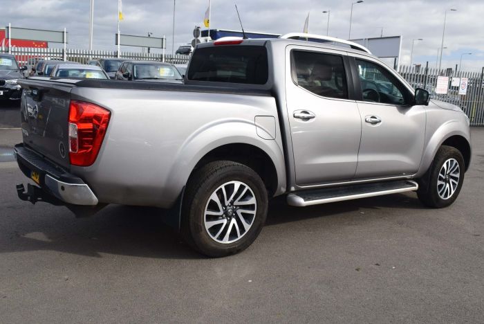 Nissan Navara 2.3 dCi Tekna Double Cab Pickup Auto 4WD 4dr Pickup Diesel Grey