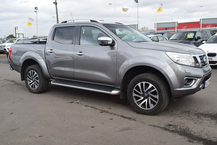 Nissan Navara 2.3 dCi Tekna Double Cab Pickup 4WD (s/s) 4dr Pickup Diesel Grey