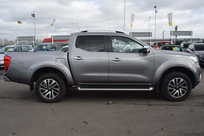 Nissan Navara 2.3 dCi Tekna Double Cab Pickup 4WD (s/s) 4dr Pickup Diesel Grey