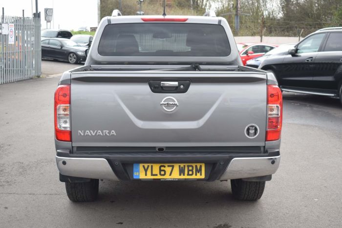 Nissan Navara 2.3 dCi Tekna Double Cab Pickup 4WD (s/s) 4dr Pickup Diesel Grey