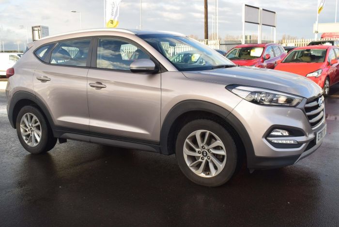 Hyundai Tucson 1.7 CRDi Blue Drive SE DCT (s/s) 5dr Auto SUV Diesel Beige