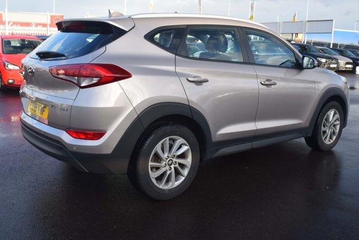 Hyundai Tucson 1.7 CRDi Blue Drive SE DCT (s/s) 5dr Auto SUV Diesel Beige