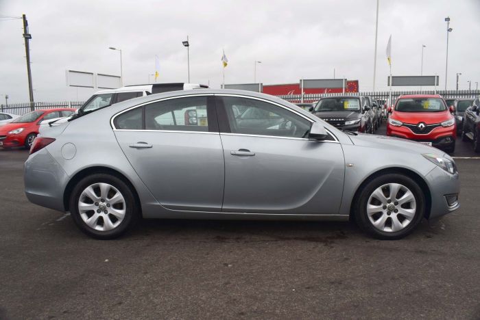 Vauxhall Insignia 2.0 CDTi ecoFLEX Tech Line (s/s) 5dr Hatchback Diesel Silver