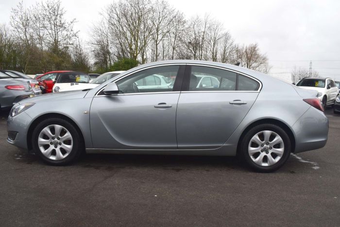 Vauxhall Insignia 2.0 CDTi ecoFLEX Tech Line (s/s) 5dr Hatchback Diesel Silver