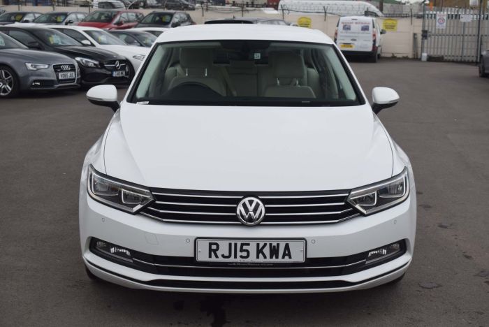 Volkswagen Passat 2.0 TDI BlueMotion Tech SE Business DSG (s/s) 4dr Auto Saloon Diesel White