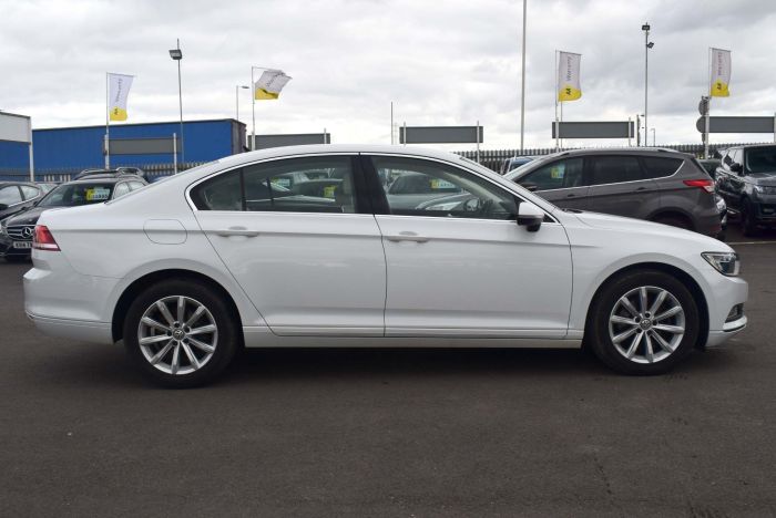 Volkswagen Passat 2.0 TDI BlueMotion Tech SE Business DSG (s/s) 4dr Auto Saloon Diesel White