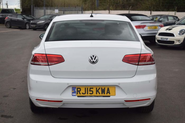 Volkswagen Passat 2.0 TDI BlueMotion Tech SE Business DSG (s/s) 4dr Auto Saloon Diesel White