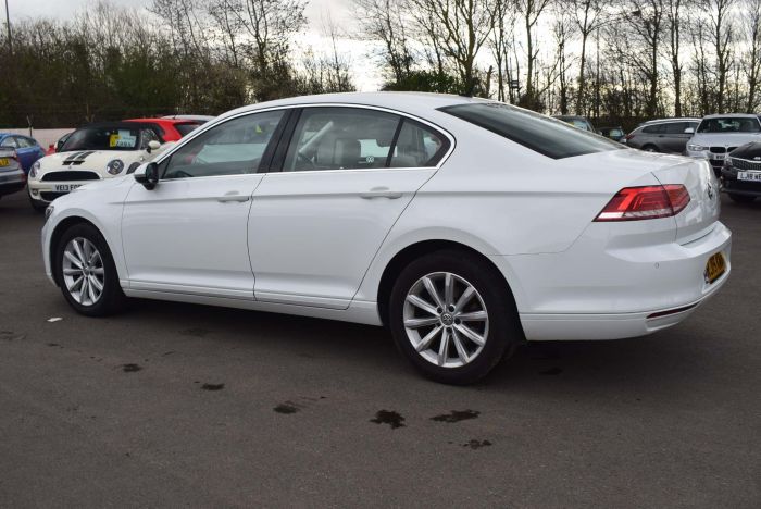 Volkswagen Passat 2.0 TDI BlueMotion Tech SE Business DSG (s/s) 4dr Auto Saloon Diesel White