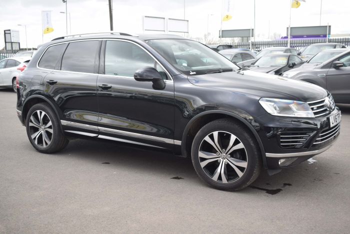 Volkswagen Touareg 3.0 TDI V6 BlueMotion Tech R-Line Tiptronic 4WD (s/s) 5dr SUV Diesel Black