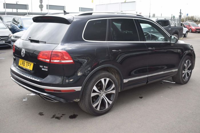 Volkswagen Touareg 3.0 TDI V6 BlueMotion Tech R-Line Tiptronic 4WD (s/s) 5dr SUV Diesel Black