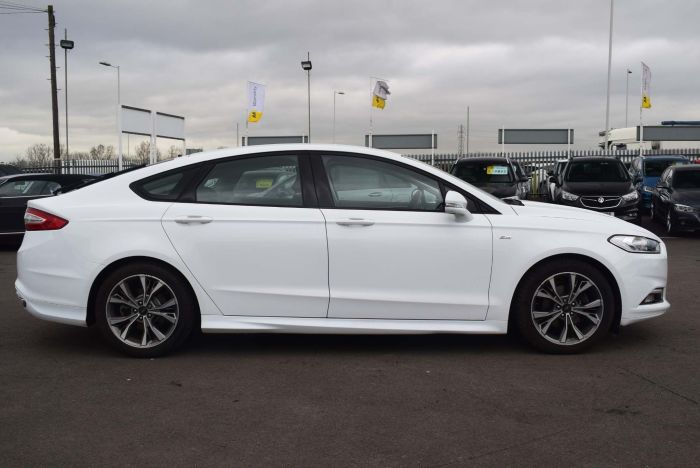 Ford Mondeo 2.0 TDCi ST-Line (s/s) 5dr Hatchback Diesel White