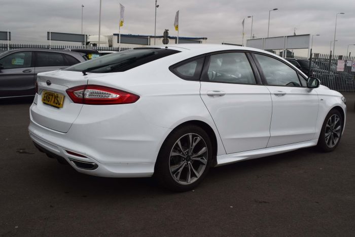 Ford Mondeo 2.0 TDCi ST-Line (s/s) 5dr Hatchback Diesel White