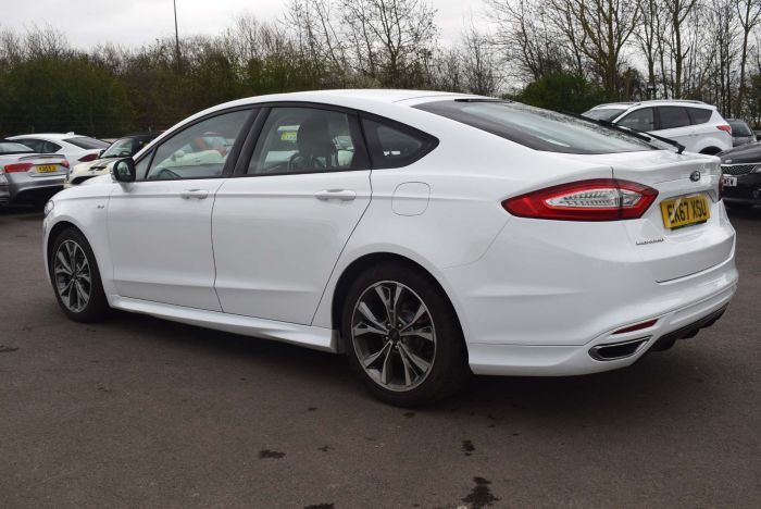 Ford Mondeo 2.0 TDCi ST-Line (s/s) 5dr Hatchback Diesel White