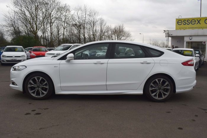 Ford Mondeo 2.0 TDCi ST-Line (s/s) 5dr Hatchback Diesel White