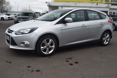 Ford Focus 1.0 EcoBoost Zetec (s/s) 5dr Hatchback Petrol SilverFord Focus 1.0 EcoBoost Zetec (s/s) 5dr Hatchback Petrol Silver at Motor Finance 4u Tunbridge Wells