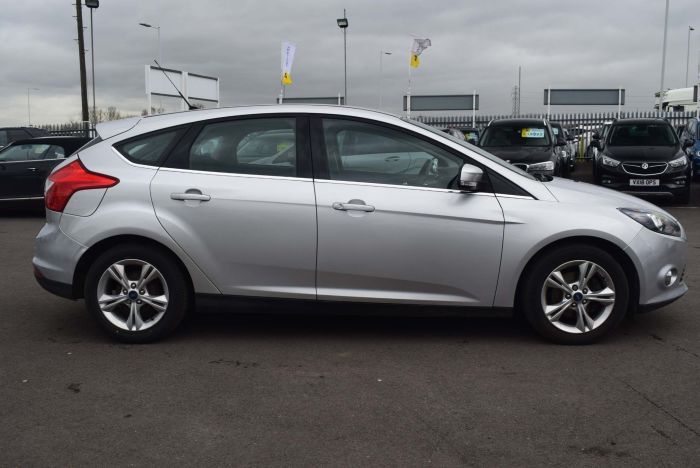 Ford Focus 1.0 EcoBoost Zetec (s/s) 5dr Hatchback Petrol Silver