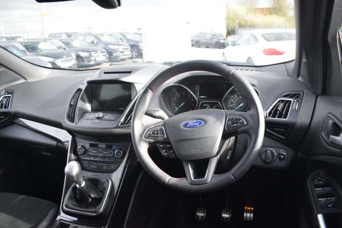 Ford Kuga 1.5T EcoBoost ST-Line (s/s) 5dr SUV Petrol Black