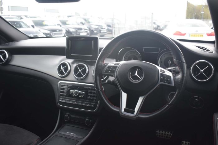 Mercedes-Benz GLA Class 2.1 GLA220 CDI AMG Line (Premium) 4MATIC 5dr Auto SUV Diesel White