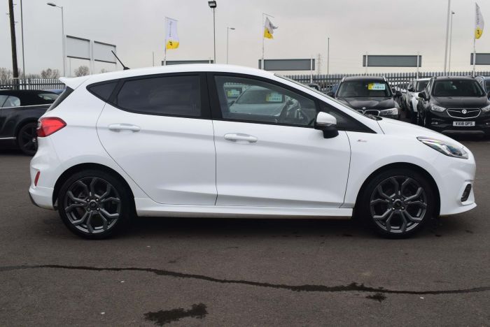 Ford Fiesta 1.0T EcoBoost ST-Line (s/s) 5dr Hatchback Petrol White