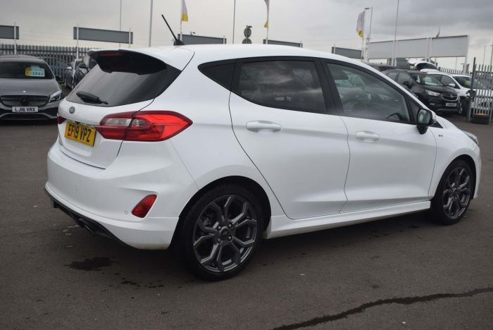 Ford Fiesta 1.0T EcoBoost ST-Line (s/s) 5dr Hatchback Petrol White